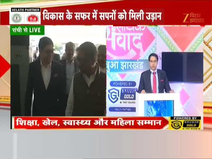 ZEE सार्थक संवाद कार्यक्रम का CM हेमंत सोरेन ने दीप जलाकर की शुरुआत. ज़ी बिहार झारखंड के संपादक राजकमल चौधरी भी रहे मौजूद