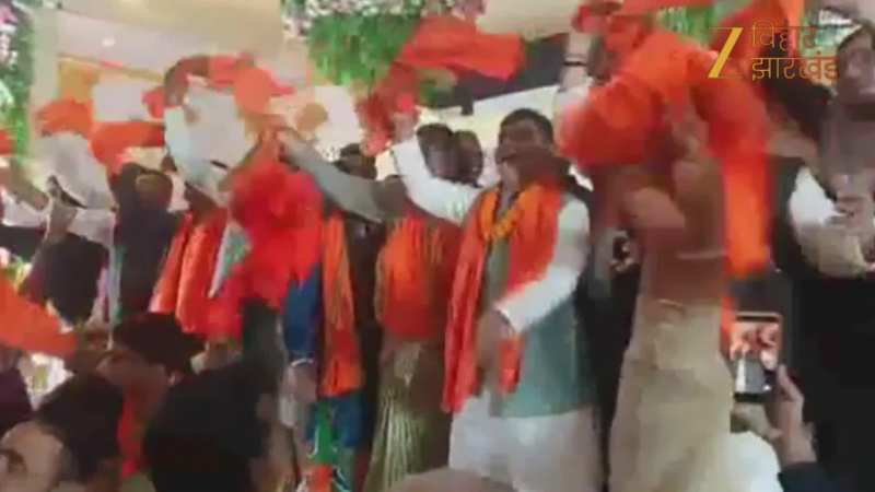 बैकग्राउंड में भोजपुरी सांग, एक्शन में गमछा और उत्साह में कार्यकर्ता; रामकृपाल यादव के स्वागत के लिए जोश से भरे कार्यकर्ता