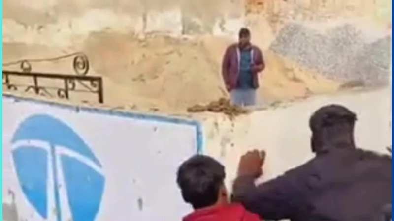 बच्चे चोरी करते हो... कहते हुए 2 साधुओं पर टूट पड़ी भीड़, मार-मारकर कर दिया बेहाल, वीडियो वायरल