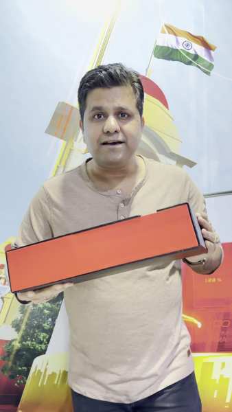 Oneplus 15R Unboxing: तगड़ी बैटरी और गजब कैमरा… हाथ में कैसा दिखता है वनप्लस का ये Smartphone? 