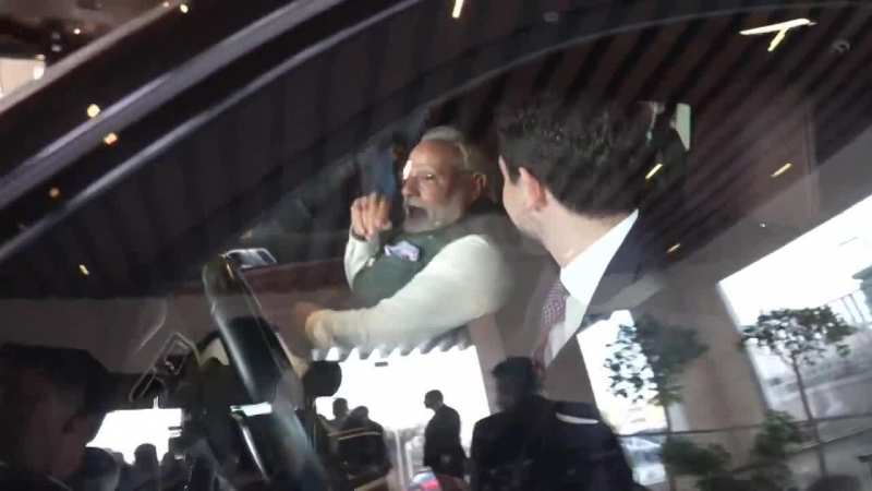 पीएम मोदी को गाड़ी बैठाकर खुद म्यूजियम छोड़कर आए जॉर्डन क्राउन प्रिंस, देखिए VIDEO