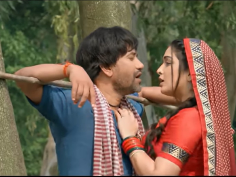 'मरून रंग' की साड़ी में आम्रपाली ने किया सभी को घायल, खुद को नहीं रोक पाए थे निरहुआ