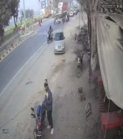 तेज रफ्तार ट्रक ने ली ई-रिक्शा चालक की जान तेज रफ्तार ट्रक ने ली ई-रिक्शा चालक की जान