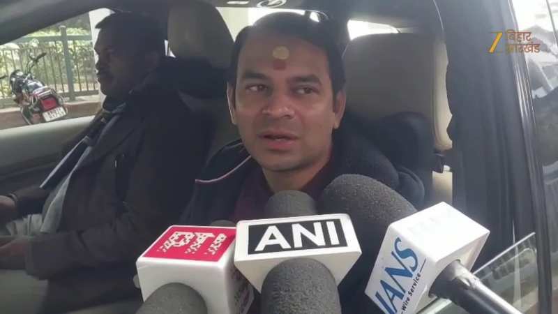 प्रधानमंत्री के बारे में ऐसी बातें करने वाले नासमझ, अनपढ़ और गंवार... तेज प्रताप यादव ने आड़े हाथों लिया