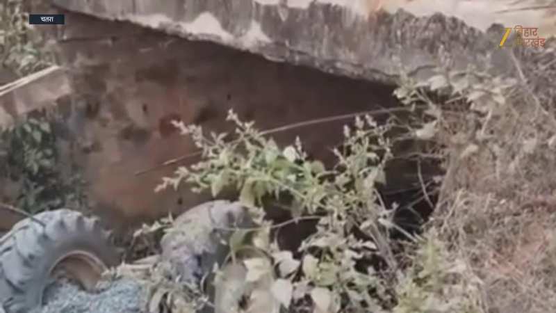 Video: नदी में गिरा ट्रैक्टर, चालक की ऐसे बची जान, खतरनाक हादसे का वीडियो वायरल