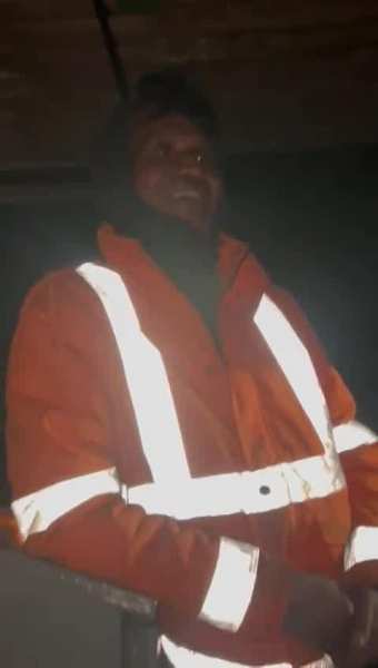 अरे भाई गेट खोल दो...घंटों जाम लगा रहा पर ड्यूटी पर तैनात गेट मैन ने नहीं सुनी बात, देखिए वीडियो