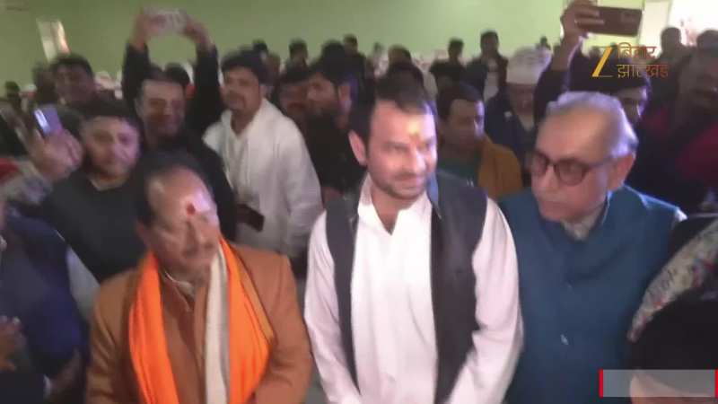 बिहार की सियासत में 'दही-चूड़ा' का तड़का: डिप्टी सीएम विजय सिन्हा के घर पहुंचे तेजप्रताप, बढ़ी धड़कनें!