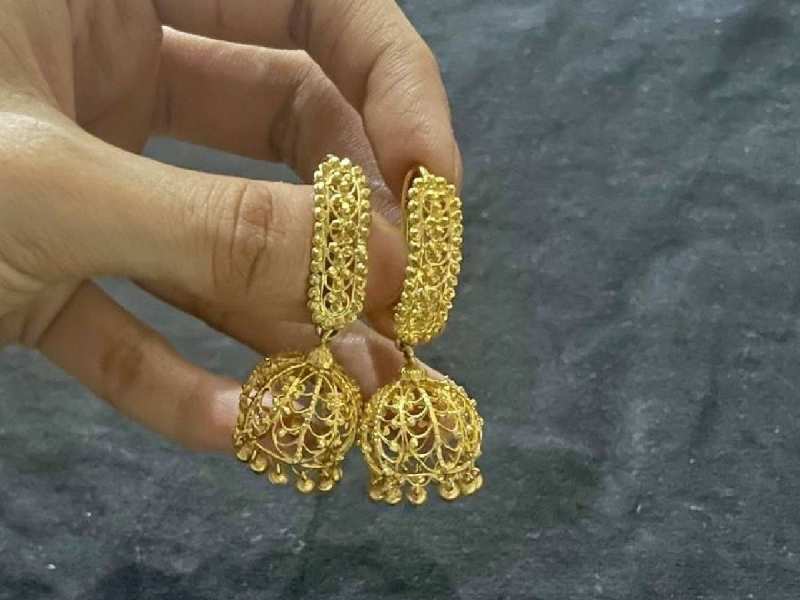 बेटी को गिफ्ट में दे गोल्ड झुमका बाली, देखें लेटेस्ट डिजाइन 