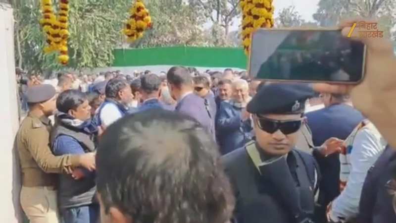 रत्नेश सदा के घर पर JDU के दही-चूड़ा भोज, CM नीतीश कुमार भी पहुंचे