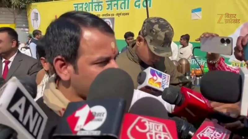 'दही-चूड़ा भोज के बाद पूरे बिहार में यात्रा करूंगा', मुख्यमंत्री नीतीश कुमार की राह पर चले तेज प्रताप यादव