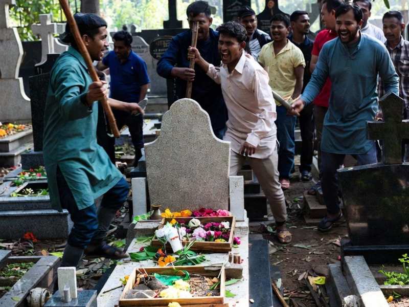 हैदराबाद में 'जय श्री राम' के नारे के साथ भीड़ का हमला, मजार और कब्रों को तोड़ा 