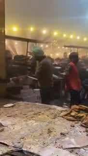 Hapur Viral News: दावत-ए-वलीमा में फिश फ्राई के लिए टूट पड़े लोग, वायरल वीडियो आपको भी कर देगा हैरान!