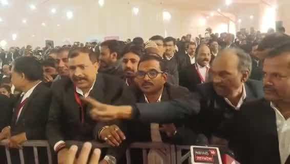 Chandauli Integrated Court Complex के परिसर में हंगामा, कार्यक्रम में BJP नेताओं के आगे बैठने पर भड़के अधिवक्ता
