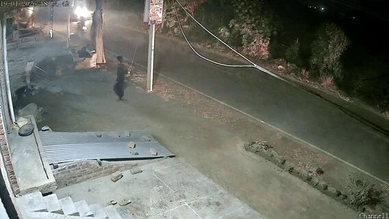 Video: कन्नौज में टेंपो-बाइक की भिड़ंत से युवक की मौत, एक्सीडेंट का वीडियो देख रोंगटे खड़े हो जाएंगे