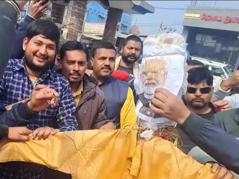 Opinion: उच्च शिक्षा की बदहाली पर मौन सवर्ण समाज आखिर क्यों फूंक रहा मोदी का पुतला? 