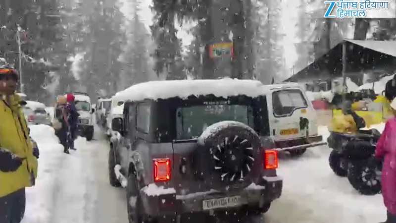मनाली में फिर लौटी बर्फबारी, अटल टनल के पास रेस्क्यू ऑपरेशन | देखें वीडियो