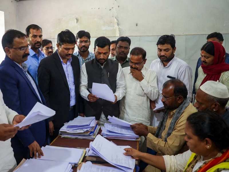 मदरसों के साथ उसके संचालकों के निजी बैंक खातों की भी होगी जांच; आदेश से भड़के मुसलमान