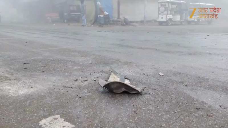 Watch Video: सड़क पर डीजल की लूट, बाल्टियों में भरकर ले जाते दिखे लोग, महराजगंज में हादसे के बाद शर्मनाक तस्वीर