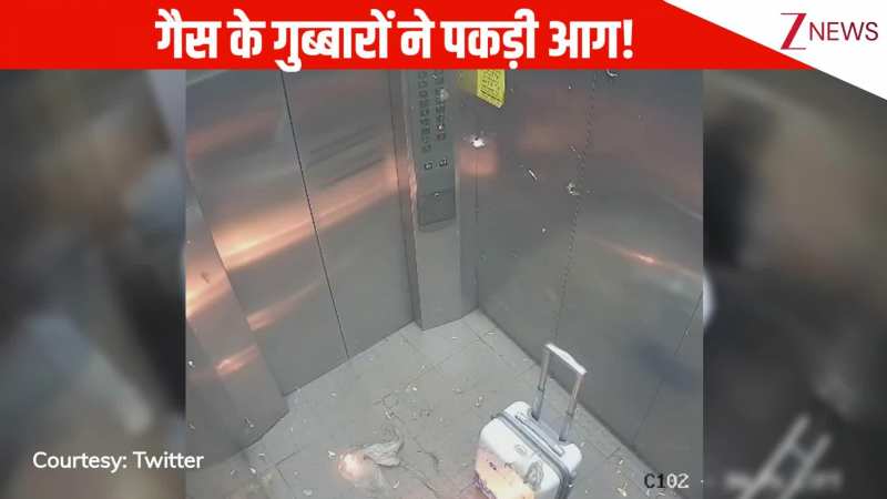 हाथों में गैस के गुब्बारे लिए लिफ्ट में घुसा शख्स, कुछ ही सेकंड के अंदर बदल गया मंजर, कैमरे में कैद हुई दर्दनाक घटना