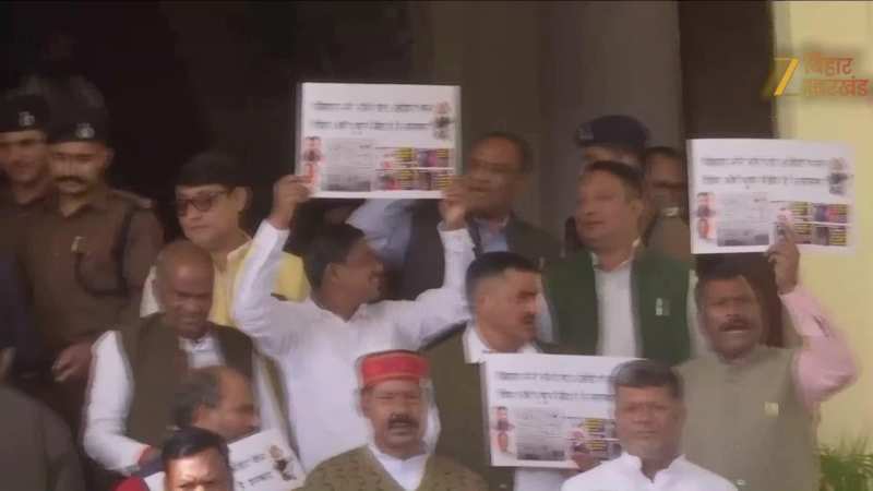 Video: NEET छात्रा मौत मामले में विपक्ष का जोरदार प्रदर्शन, तख्तियां लेकर पहुंचे विधानसभा