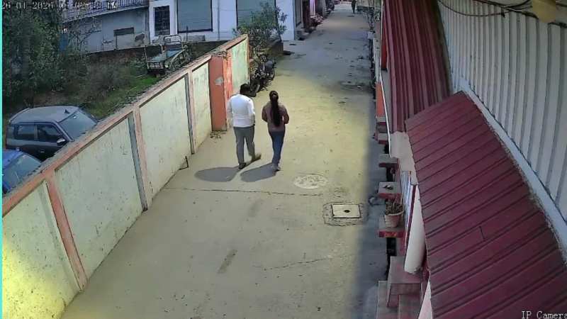 प्यार ठुकराया तो 12वीं के छात्र ने शिक्षिका के होंठ काट किया लहूलुहान, सामने आया CCTV Video