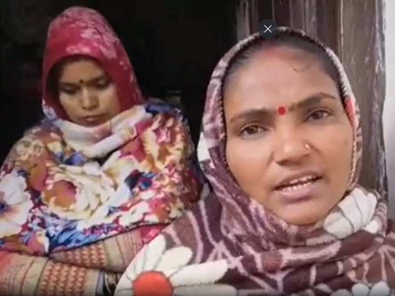 मुसलमान से लफड़ा, पुलिस नहीं सुन रही शिकायत तो लगा दो 'मकान बिकाऊ है' का पोस्टर