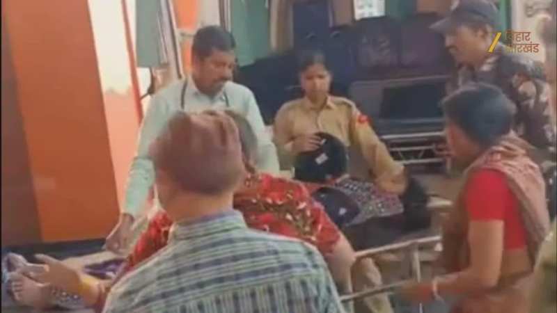 बाढ़ में परीक्षा के दौरान छात्रा हुई बेहोश: हिन्दी पेपर के बीच गिरी गुड़िया कुमारी; NCC की छात्राओं ने एम्बुलेंस बुलाकर बचाई जान