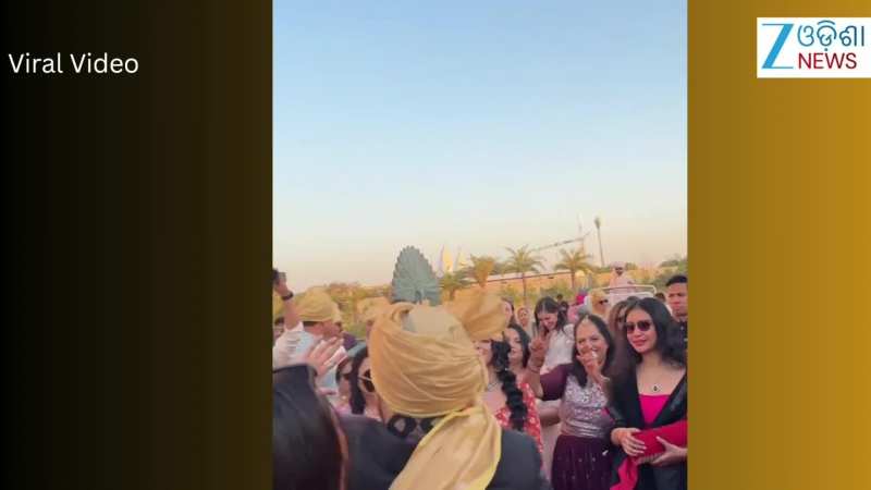 Video: ମଞ୍ଚ ତଳେ ଏମିତି ନଜର ଆସିଲେ ଅଭିନେତ୍ରୀ ଲେସଲି ତ୍ରିପାଠୀ, ଭିଡିଓ ଭାଇରାଲ୍