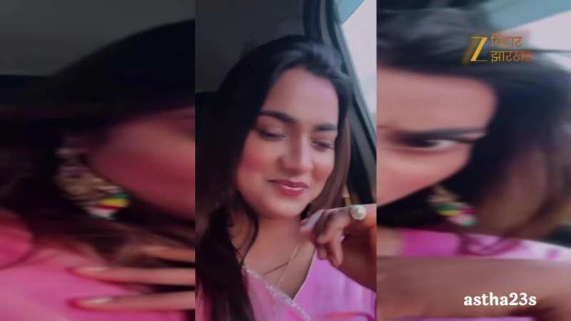 VIDEO: 'बलम जी हॉट लगेगा' बोलकर भोजपुरी एक्ट्रेस आस्था सिंह ने मार दी आंख!