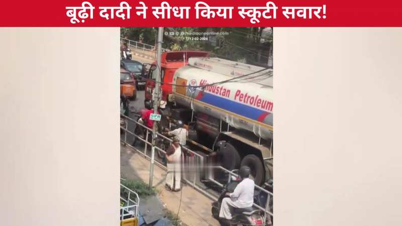 महिला ने सीधा किया स्कूटी सवार, गलत रास्ते से शख्स को बूढ़ी दादी ने रोका, कई देर तक चला ये ड्रामा