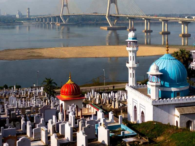 दिल्ली की 400 साल पुरानी मज़ार-कब्रिस्तान और मस्जिद पर संकट; वक्फ बोर्ड लाचार! 