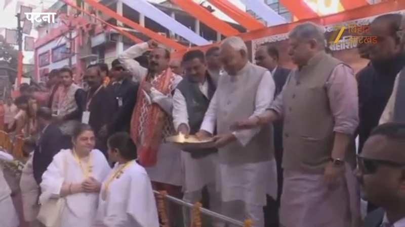 शिव भक्ति में लीन हुए नीतीश कुमार: खाजपुरा मंदिर पहुंच सीएम ने लिया झांकियों का आनंद