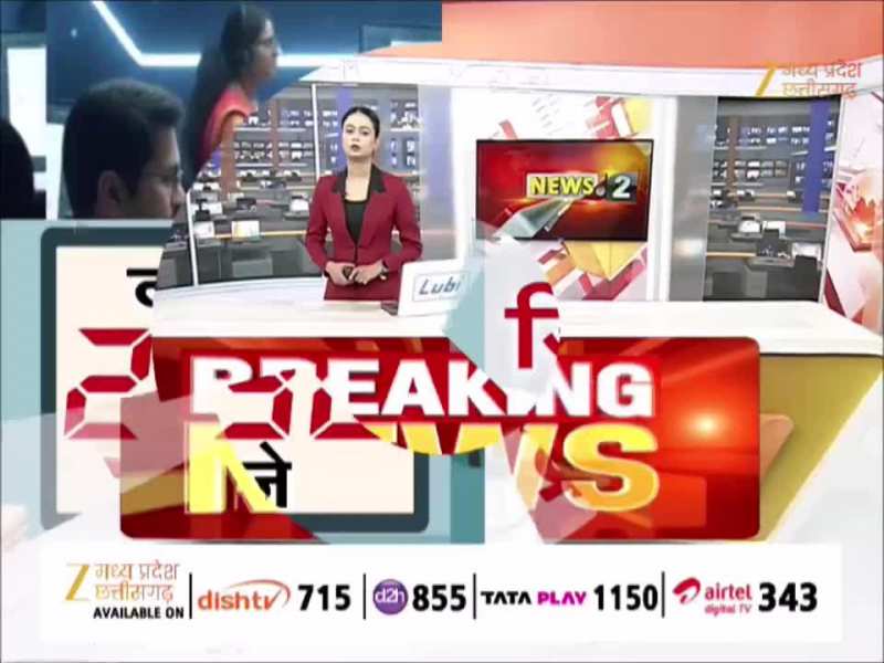 रतलाम में आधी रात को 'गैंगवार',  कैफे के बाहर भिड़े दो पक्ष, जमकर चले लात-घूंसे और लाठियां