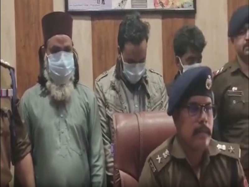 Jinn Dupp-Qadri Baba Arrest Udham Singh Nagar fraud case Three people including fake Maulana Baba  arrested | Uttarakhand News: जिन्न के नाम पर डेढ़ करोड़ की ठगी, फर्जी  मौलाना बाबा समेत तीन गिरफ्तार
