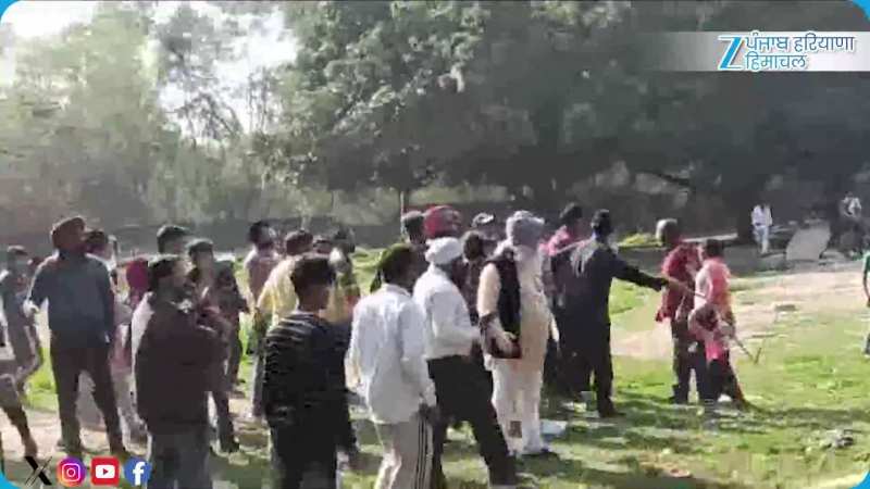 ਮੋਹਾਲੀ ਫੇਜ਼-1 ਵਿੱਚ ਨਜਾਇਜ਼ ਕਬਜ਼ੇ ਹਟਾਉਣ ਦੌਰਾਨ ਝੜਪ, ਪ੍ਰਵਾਸੀਆਂ ਨੇ ਤਹਿ ਬਜਾਰੀ ਟੀਮ ‘ਤੇ ਡਾਂਗਾਂ ਤੇ ਇੱਟਾਂ ਨਾਲ ਕੀਤਾ ਹਮਲਾ