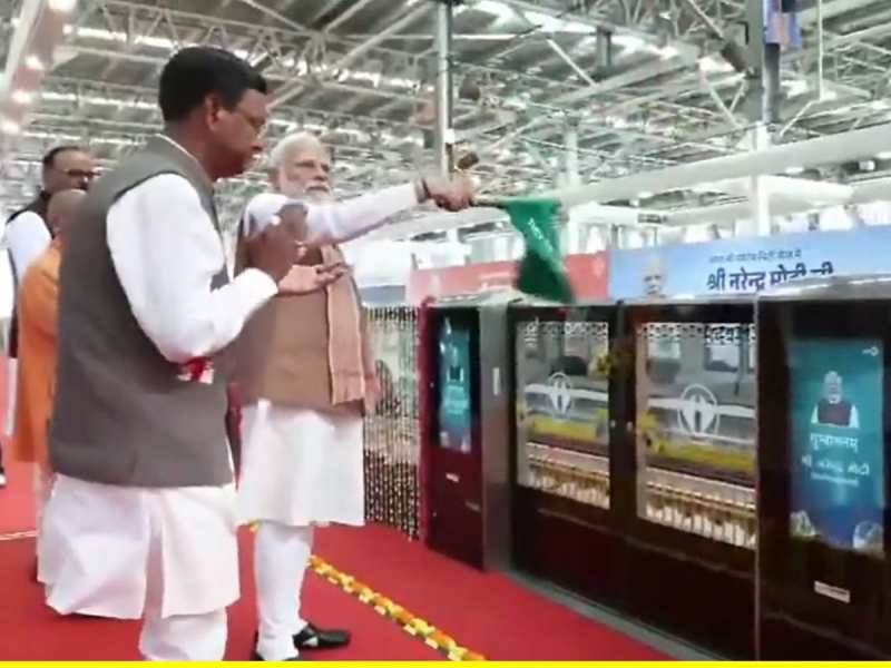 पश्चिमी यूपी में रचा इतिहास! मेरठ मेट्रो और दिल्ली-मेरठ नमो भारत रेल को पीएम मोदी ने दिखाई हरी झंडी 