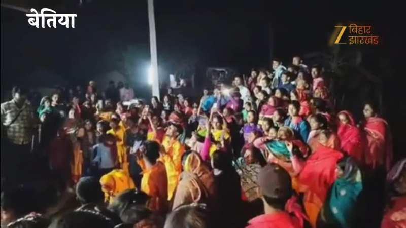 दो-दो जेसीबी लेकर मटकोर करने पहुंचा दूल्हा, तो हैरान रह गए लोग