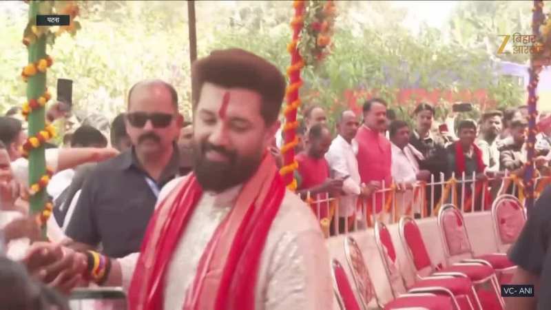 Chirag Paswan ने जमकर खेली Holi, पिता को भी किया याद