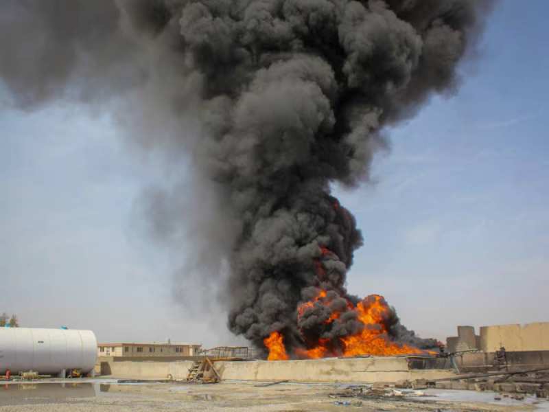 पाकिस्तान ने अफगानिस्तान में फ्यूल डिपो और घरों पर की बमबारी, 6 लोगों की मौत