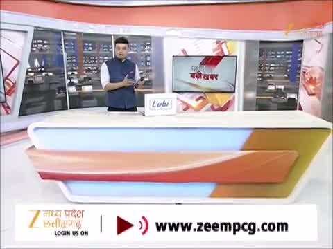 मौत को छूकर निकली कार! आंधी में उखड़कर गिरा भारी बोर्ड, CCTV में कैद खौफनाक मंजर