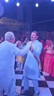 पिता संग पूरे जोश में झूमे IPS केके बिश्नोई, हल्दी में संभल SP के डांस का ये Video Viral 