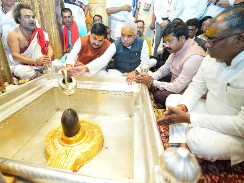 CM मोहन यादव ने वाराणसी में बाबा विश्वनाथ के किए दर्शन, प्रदेश के सुख-समृद्धि की कामना की