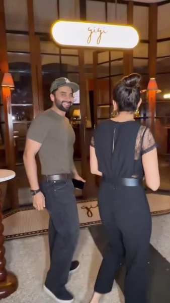 बॉलीवुड के लव-डवी कपल Rakulpreet और Jackky Bhagnani को एक साथ कैफे के बाहर हुए स्पॉट, VIDEO देखिए