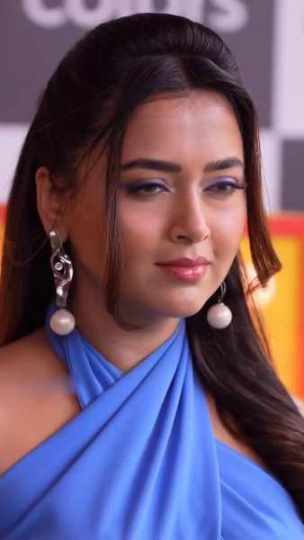 फ्रिल स्टाइलिश ब्लू ड्रेस में तेजा उर्फ Tejasswi Prakash का जलवा, सिजलिंग लुक्स से नजरें हटाना हुआ मुश्किल!