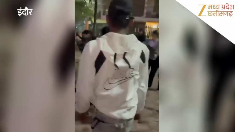 गार्डन के अंदर लड़कियों की मारपीट, बाल पकड़-पकड़कर मारे; VIDEO वायरल