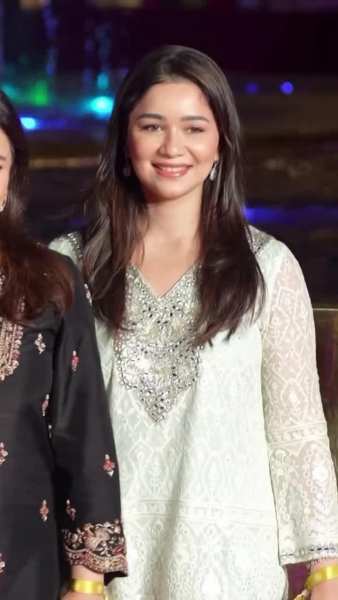 व्हाइट शाइनिंग सूट में नजर आईं सचिन का लाडली Sara Tendulkar, चेहरे के नूर के आगे फीकी पड़ी सभी रोशनी!