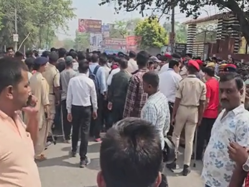 Motihari News: उपराष्ट्रपति के आगमन से पहले बड़ा बवाल, जहां से गुजरना था काफिला, वहीं सड़क हादसे में एक छात्र की मौत