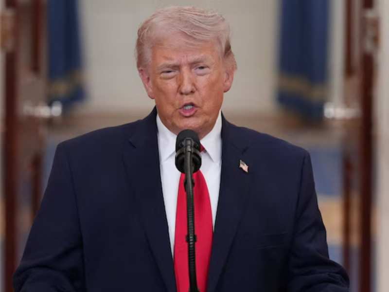 ईरान को भद्दे शब्दों में धमकी देने पर घिरे बड़बोले ट्रंप, अब अमेरिकी नेता दे रहे हैं उन्हें गाली!