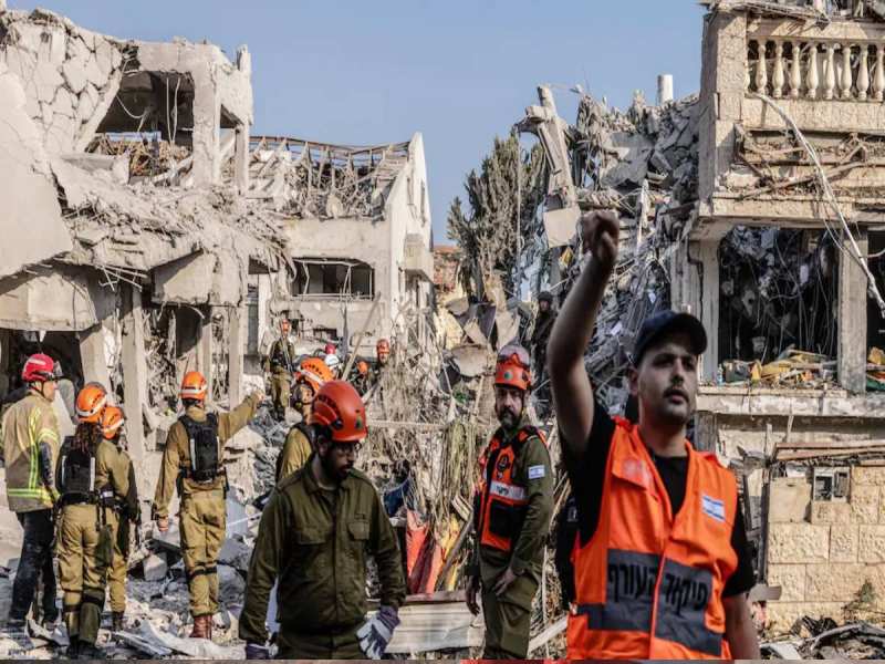 हाइफा में कहर बनकर गिरे ईरानी मिसाइल, मलबे में दफन हो गए इजरायली