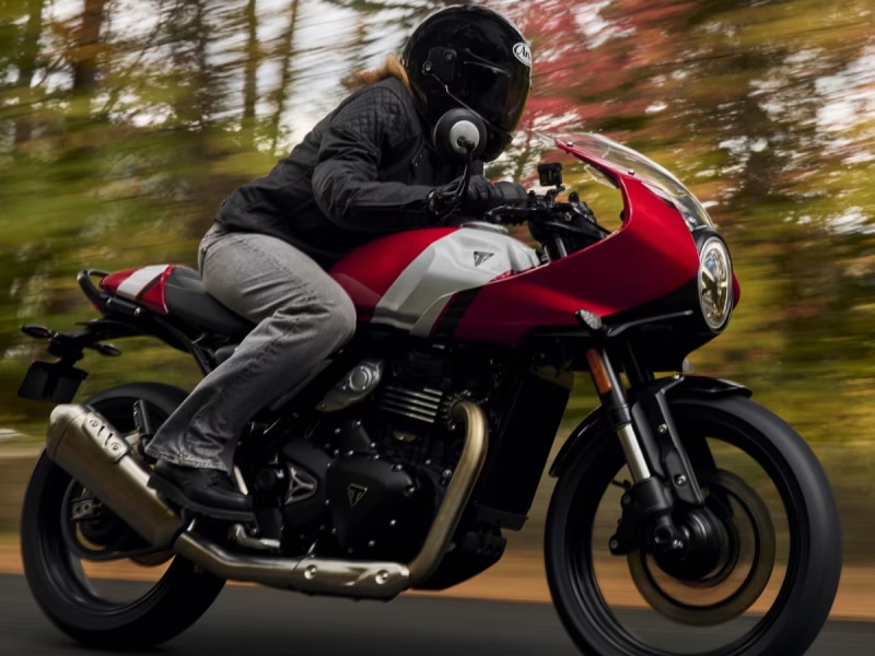 Triumph का बड़ा कदम, इंजन की पावर घटाकर अपडेट कर दीं बाइक्स 